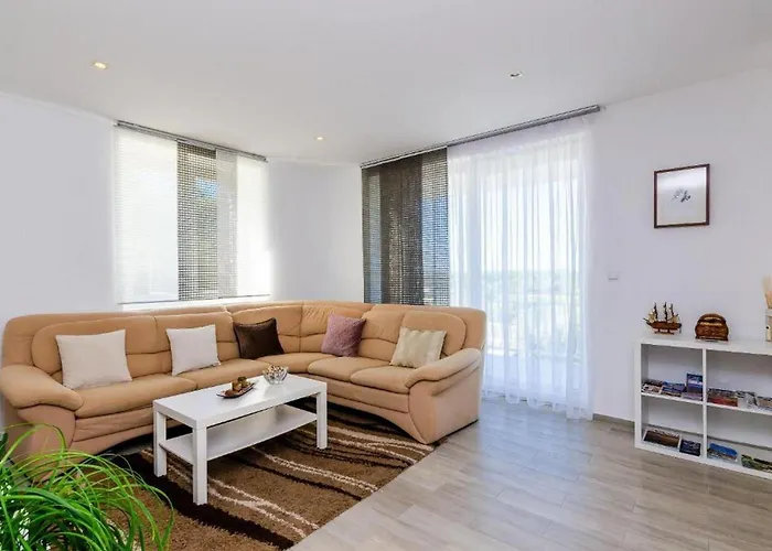 Idylic Escape House With Pool