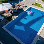 Idylic Escape House With Pool Čilipi