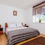 Сasa de vacaciones Idylic Escape House With Pool Čilipi