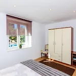 Сasa de vacaciones Idylic Escape House With Pool