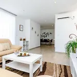 Сasa de vacaciones Idylic Escape House With Pool *