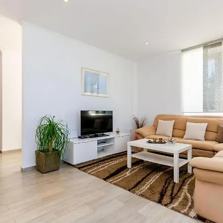 Idylic Escape House With Pool * Čilipi