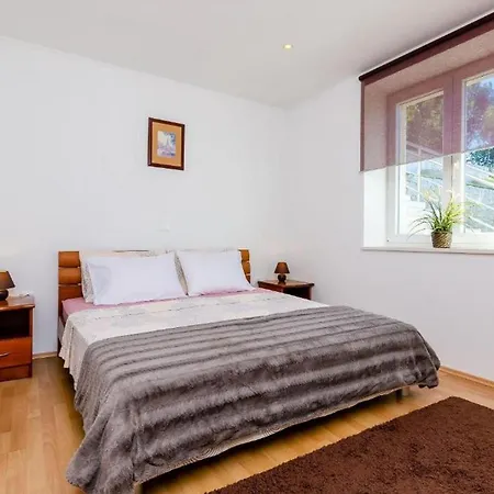 Σπίτι διακοπών Idylic Escape House With Pool Čilipi