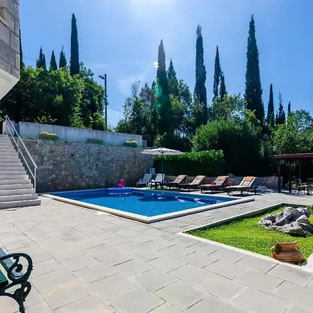 Idylic Escape House With Pool