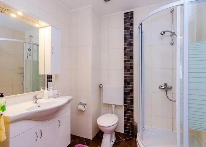 Idylic Escape House With Pool בית נופש *