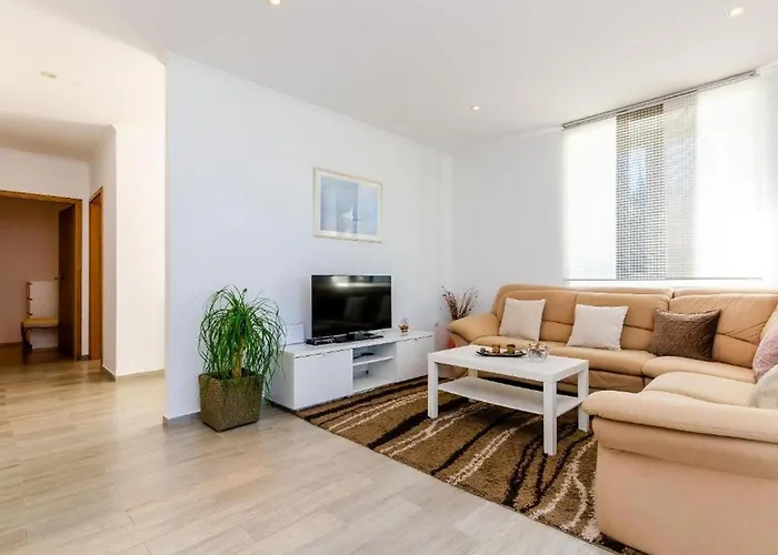 Idylic Escape House With Pool * Čilipi