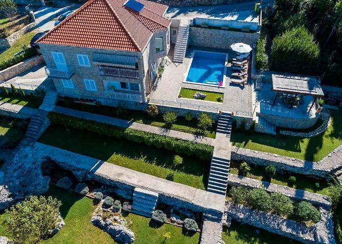 Idylic Escape House With Pool בית נופש