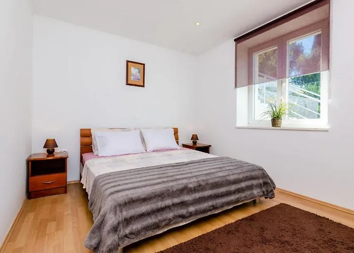 בית נופש Idylic Escape House With Pool Čilipi